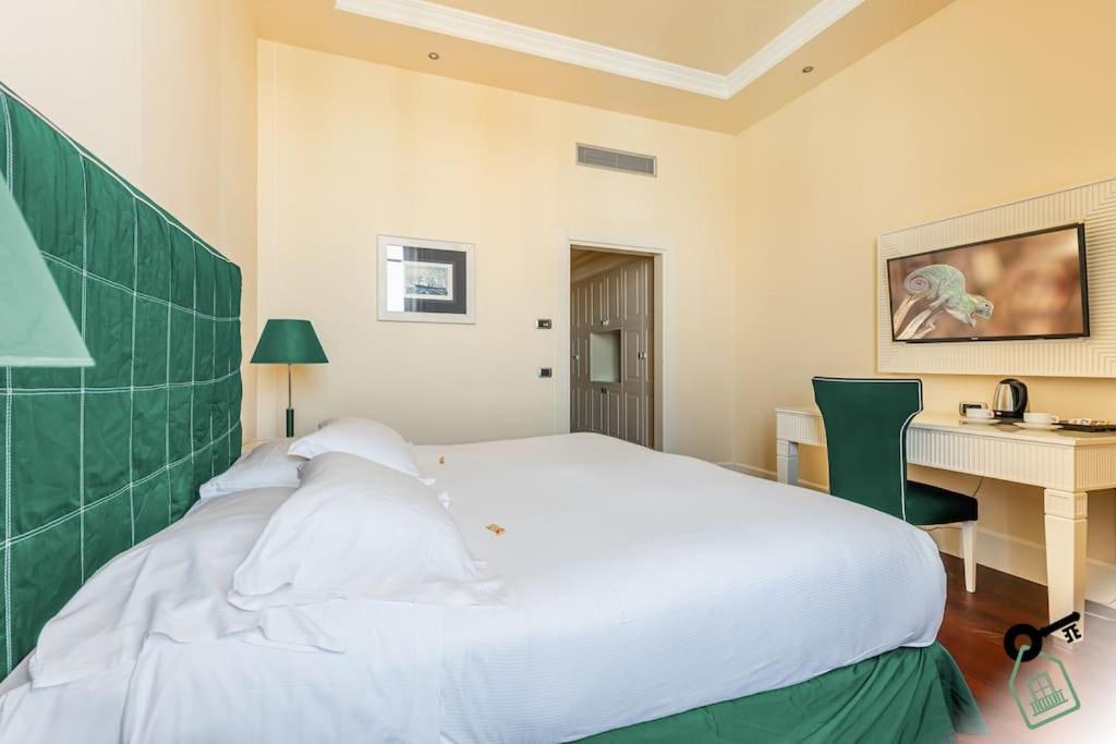 Hotel Rooms Ліворно Екстер'єр фото