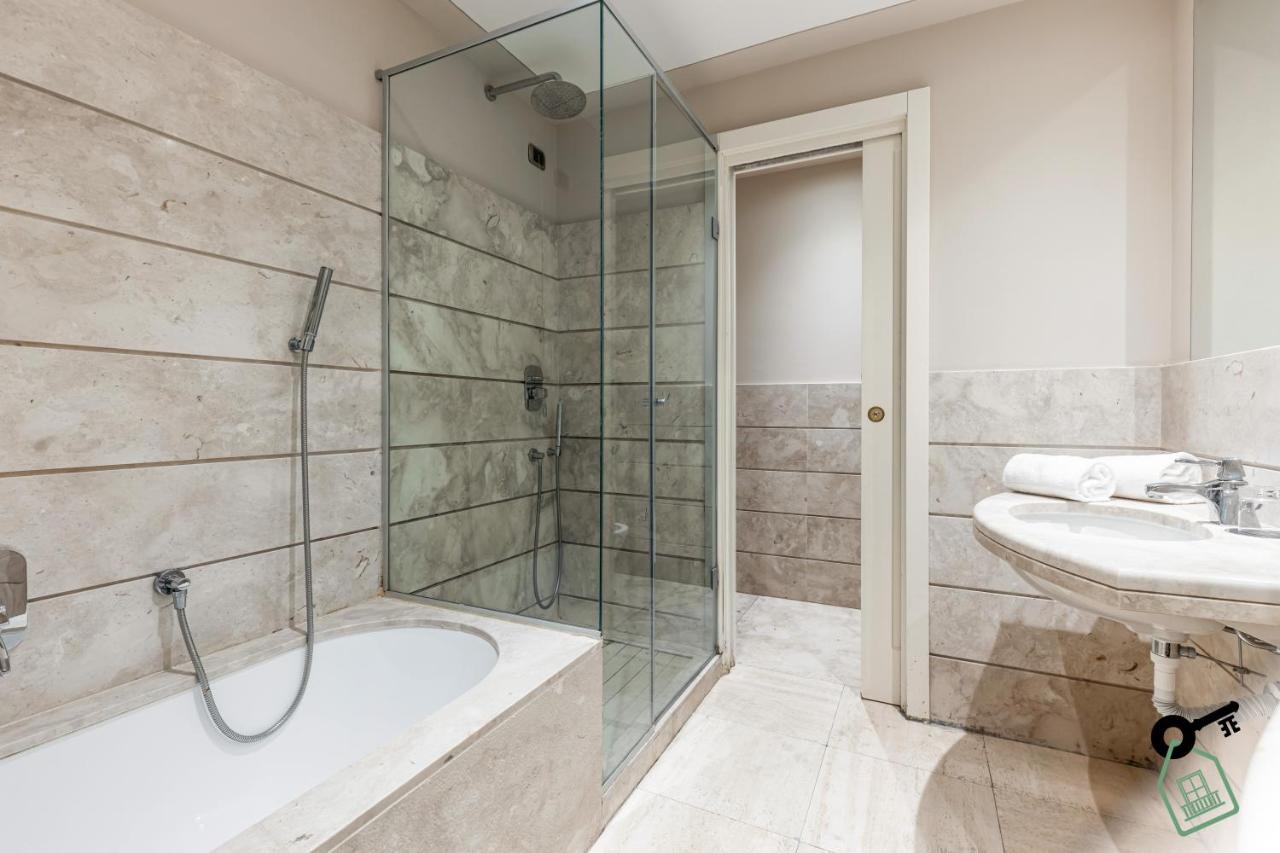 Hotel Rooms Ліворно Екстер'єр фото