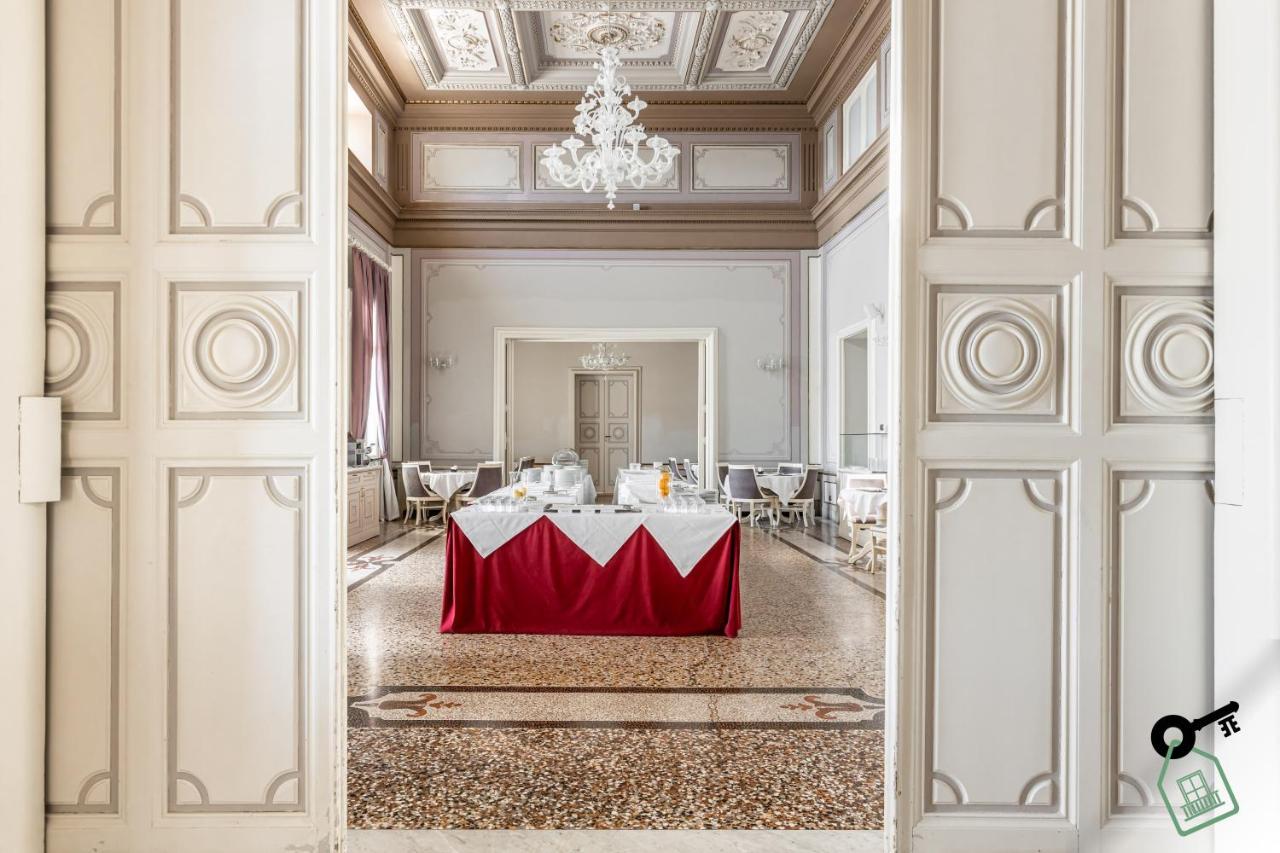 Hotel Rooms Ліворно Екстер'єр фото