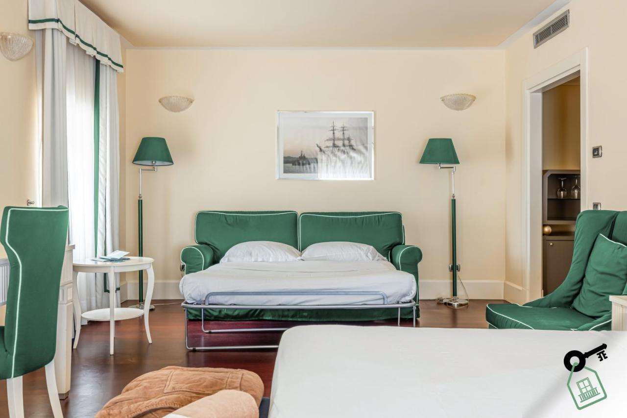 Hotel Rooms Ліворно Екстер'єр фото