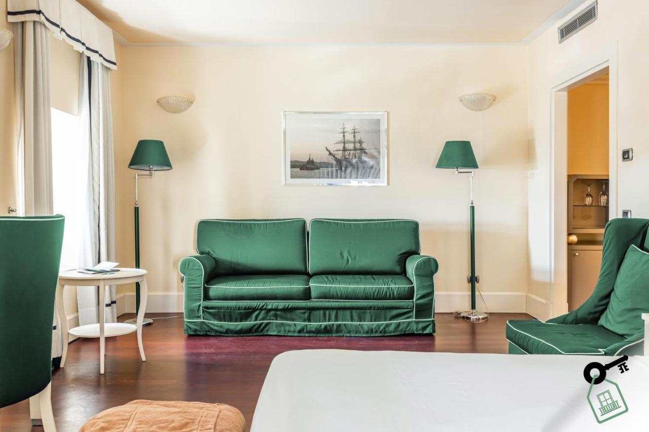 Hotel Rooms Ліворно Екстер'єр фото