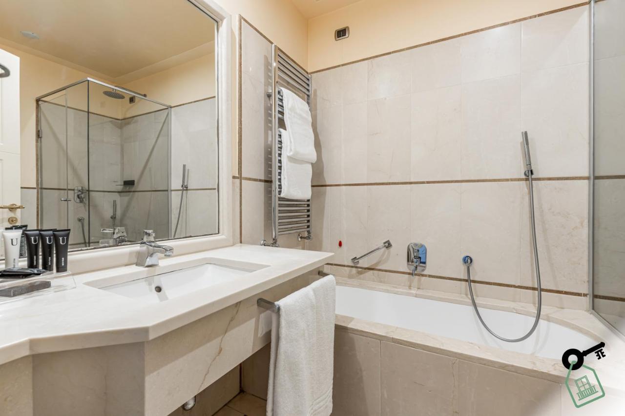 Hotel Rooms Ліворно Екстер'єр фото