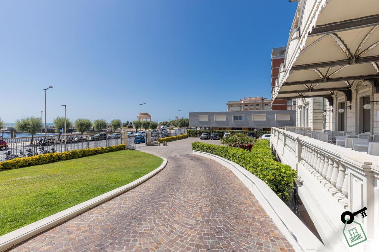 Hotel Rooms Ліворно Екстер'єр фото