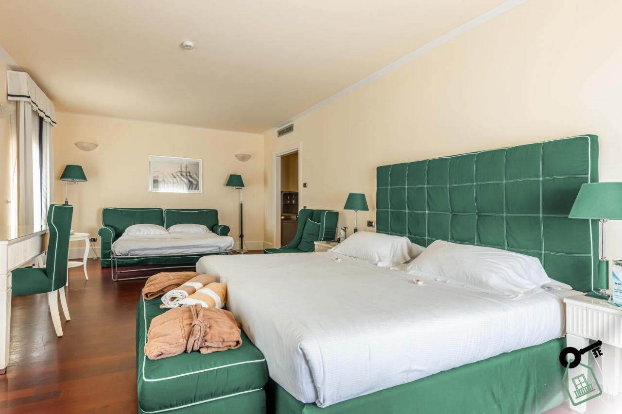 Hotel Rooms Ліворно Екстер'єр фото