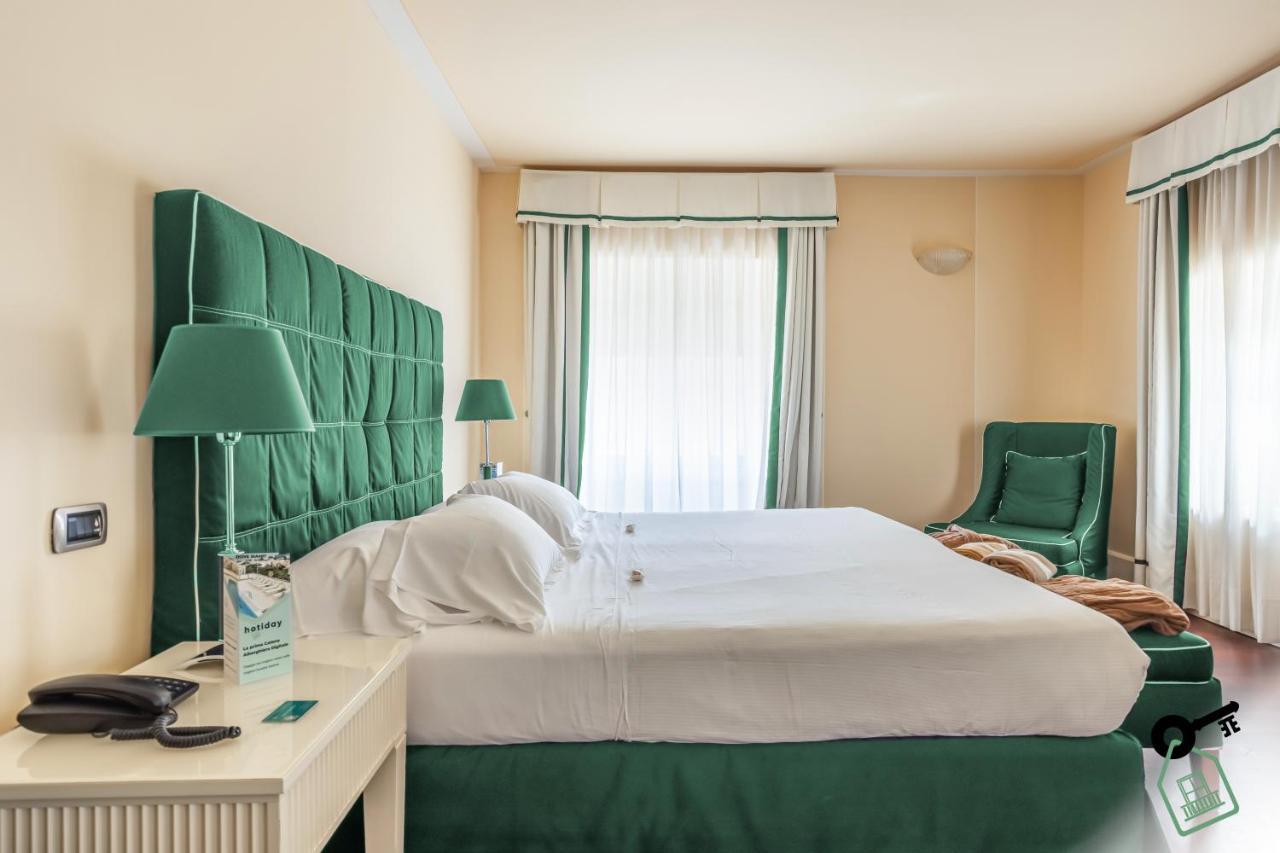 Hotel Rooms Ліворно Екстер'єр фото
